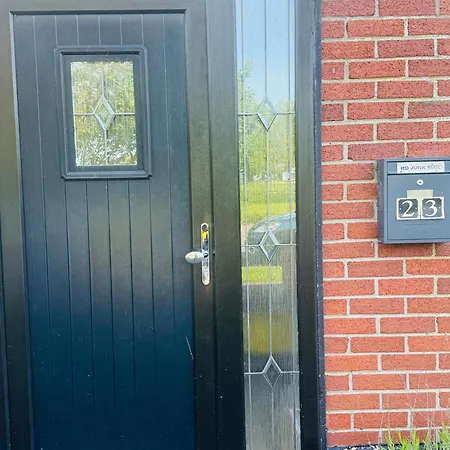 Urban Garden Hideaway منزل للإقامة *