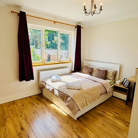 Urban Garden Hideaway *