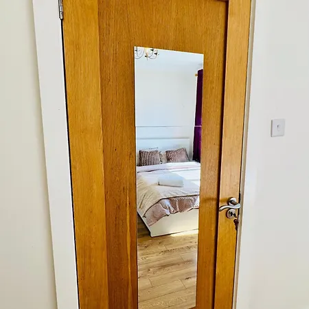 Urban Garden Hideaway منزل للإقامة