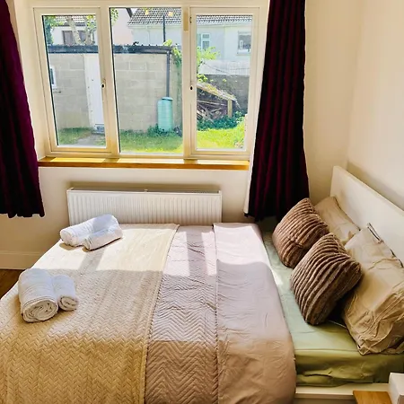 Urban Garden Hideaway Homestay Dublin