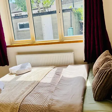Urban Garden Hideaway Homestay Dublin