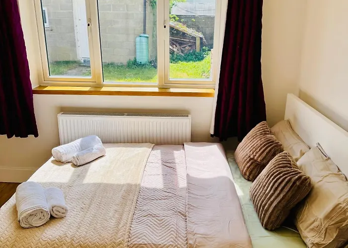 Urban Garden Hideaway Homestay Dublin