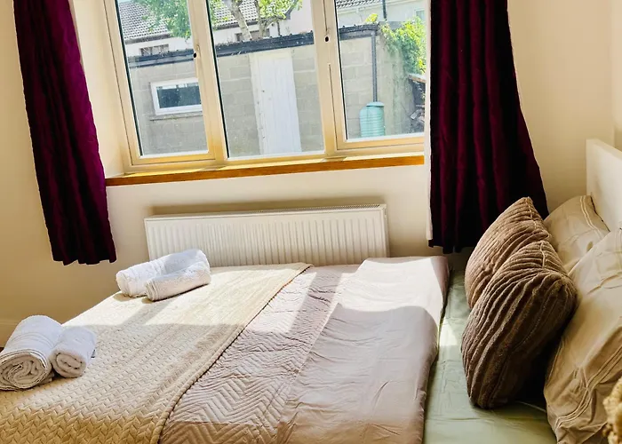Urban Garden Hideaway Homestay Dublin