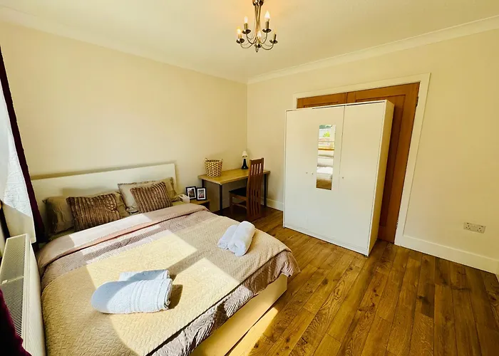 Urban Garden Hideaway Homestay Dublin